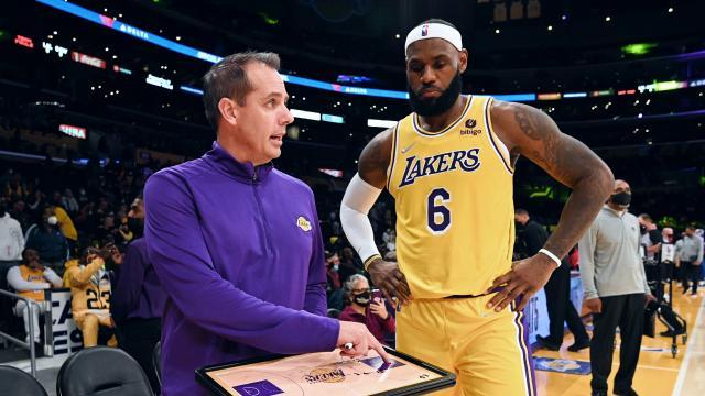 1642694886398085971.jpg vogel-lebron.jpg